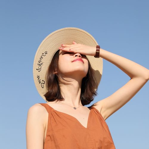 帽子女韩版潮遮阳帽夏出游防晒度假平顶草帽沙滩帽海边百搭太阳帽
